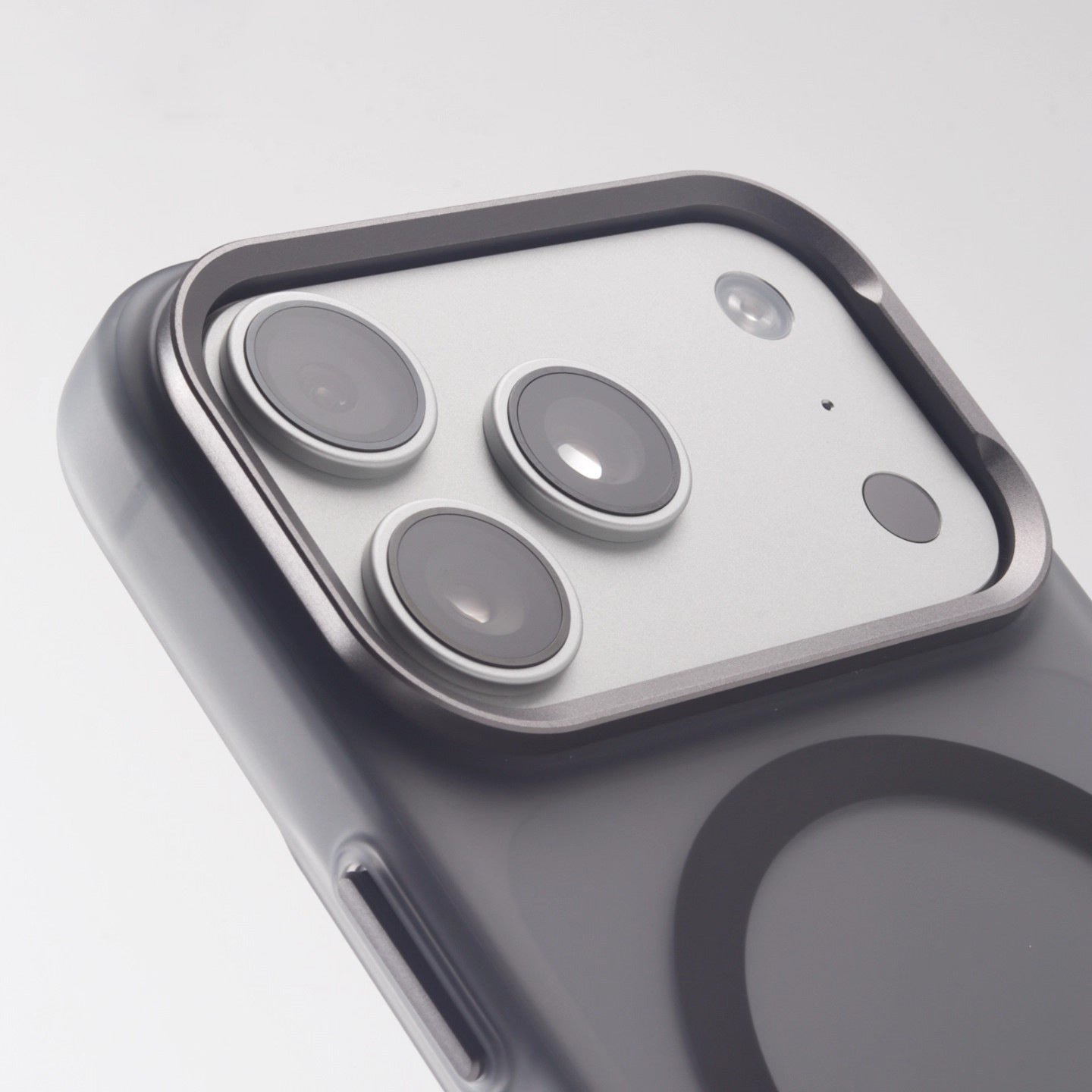 Frosted Magnetic Suction Suitable For 17promax Phone Case PC Skin Feeling Drop-resistant 